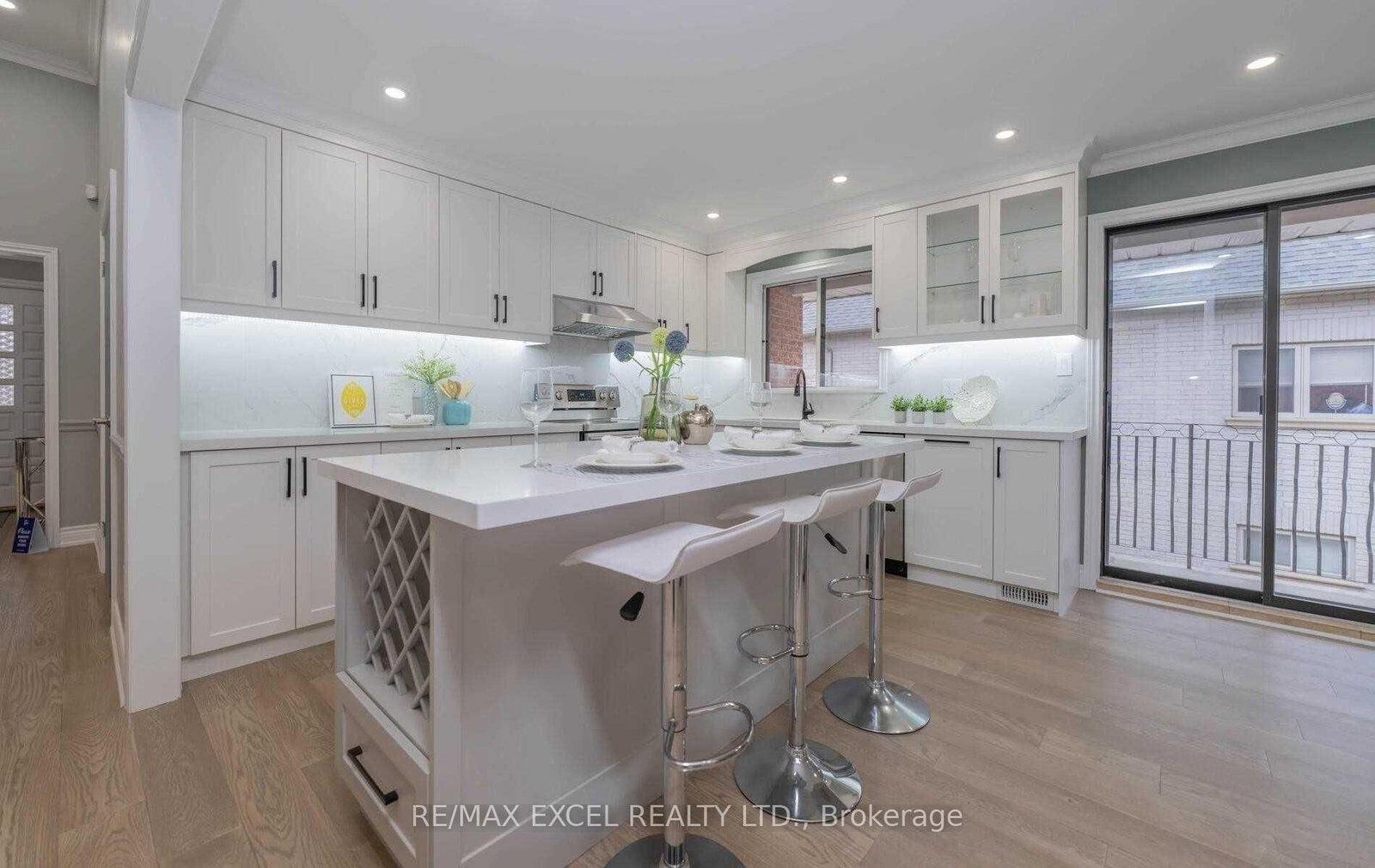 Detached House for sale at 20 Garden Avenue, Richmond Hill, Ontario, L4C 6L9 - South Richvale - MLS: N12924934