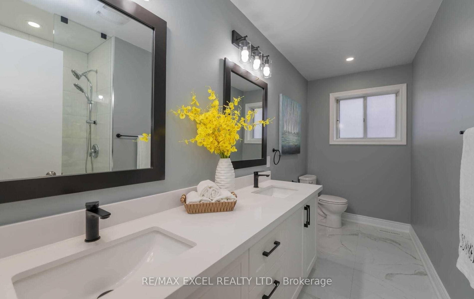 Detached House for sale at 20 Garden Avenue, Richmond Hill, Ontario, L4C 6L9 - South Richvale - MLS: N12924934