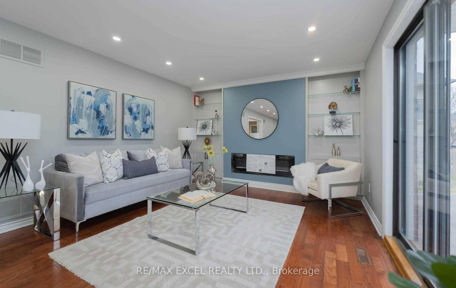 Detached House for sale at 20 Garden Avenue, Richmond Hill, Ontario, L4C 6L9 - South Richvale - MLS: N12924934