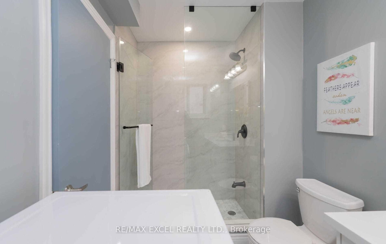 Detached House for sale at 20 Garden Avenue, Richmond Hill, Ontario, L4C 6L9 - South Richvale - MLS: N12924934