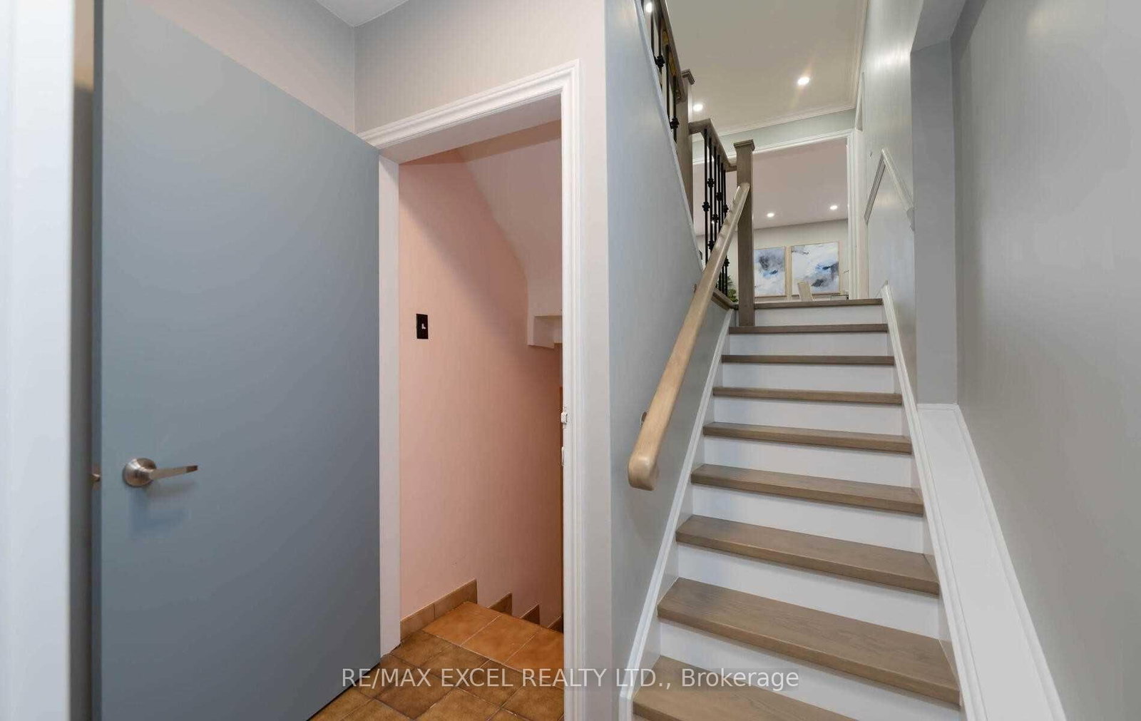 Detached House for sale at 20 Garden Avenue, Richmond Hill, Ontario, L4C 6L9 - South Richvale - MLS: N12924934