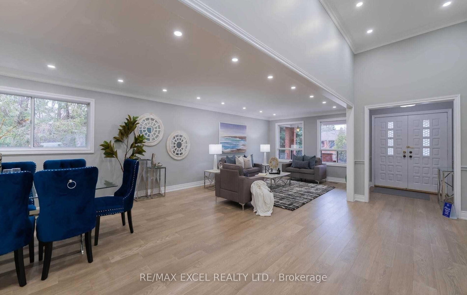 Detached House for sale at 20 Garden Avenue, Richmond Hill, Ontario, L4C 6L9 - South Richvale - MLS: N12924934