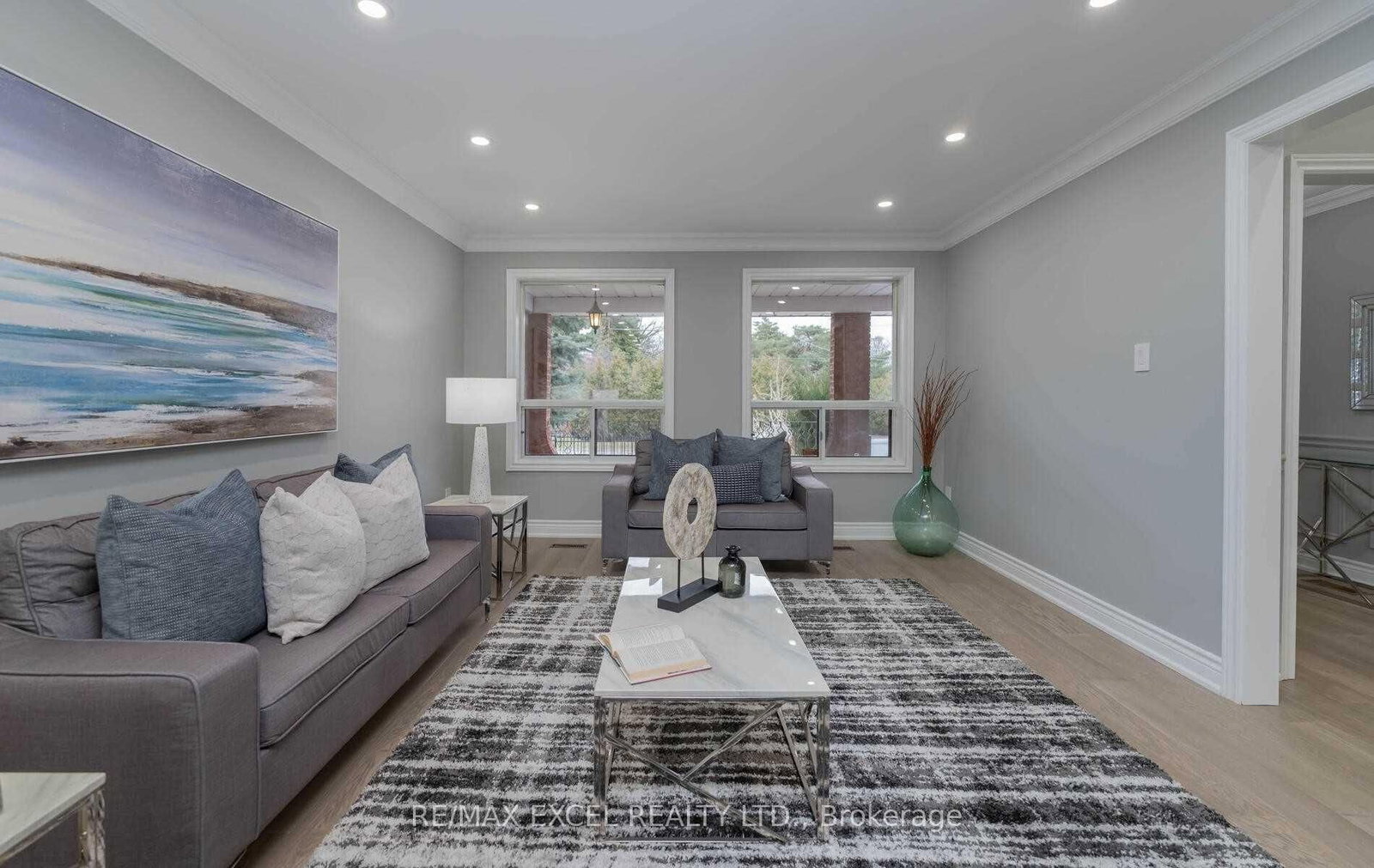 Detached House for sale at 20 Garden Avenue, Richmond Hill, Ontario, L4C 6L9 - South Richvale - MLS: N12924934