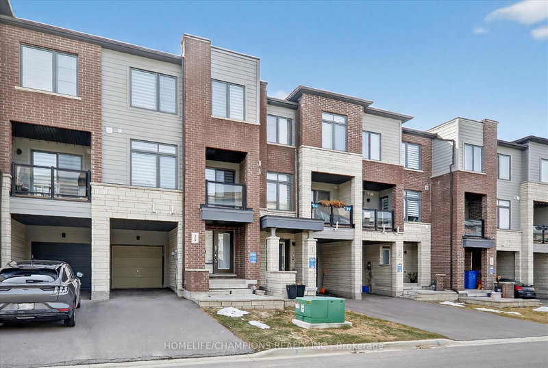 39 Delano Way S, Newmarket, L3X 0L4 | Image 2