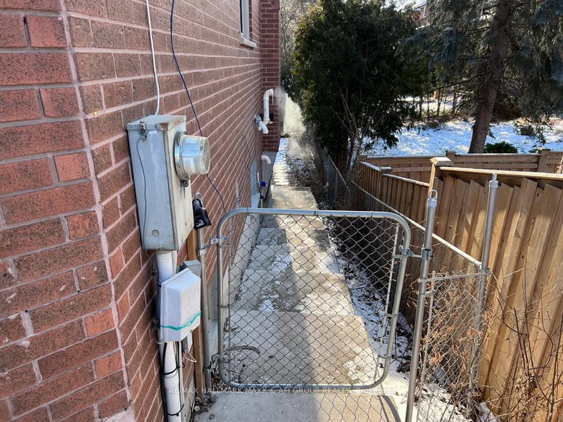 Lower - 625 Carrville Rd, Richmond Hill, L4C 6E5 | Image 2