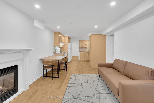 Bsmt - 40 Venetian Crescent