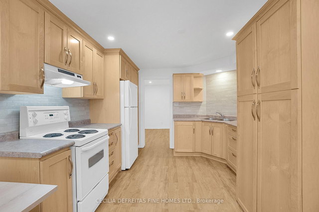 Bsmt - 40 Venetian Crescent