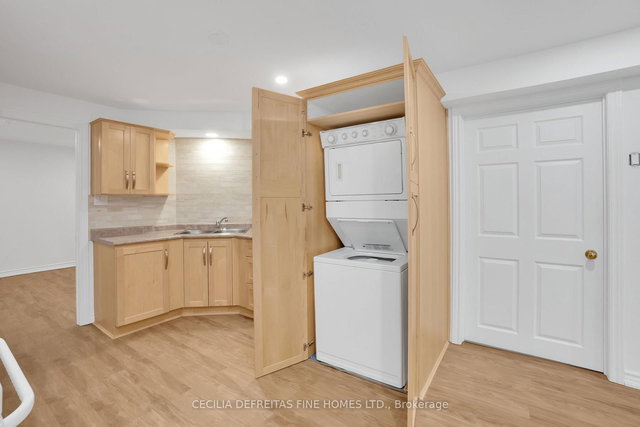 Bsmt - 40 Venetian Crescent