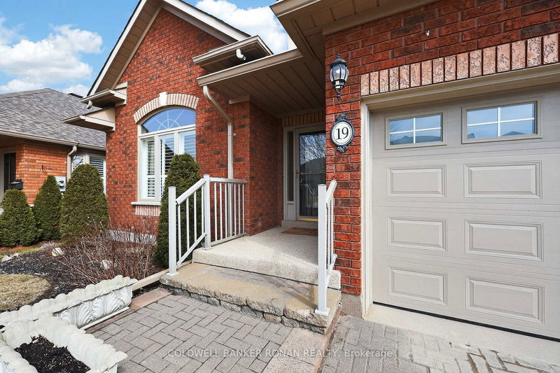 19 Bella Vista Tr, New Tecumseth, L9R 2B3 | Image 2