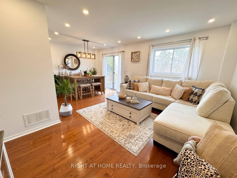 361 Gaston Pl, Newmarket, L3Y 8M4 | Image 2