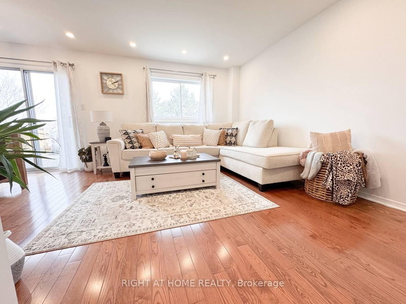 361 Gaston Pl, Newmarket, L3Y 8M4 | Image 3