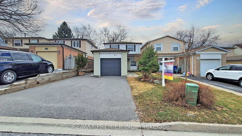 742 Beman Dr, Newmarket, L3Y 4Z2 | Image 2