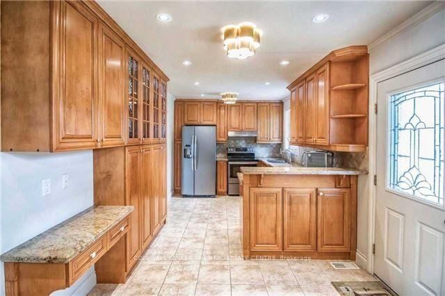 4 Orlon Crescent