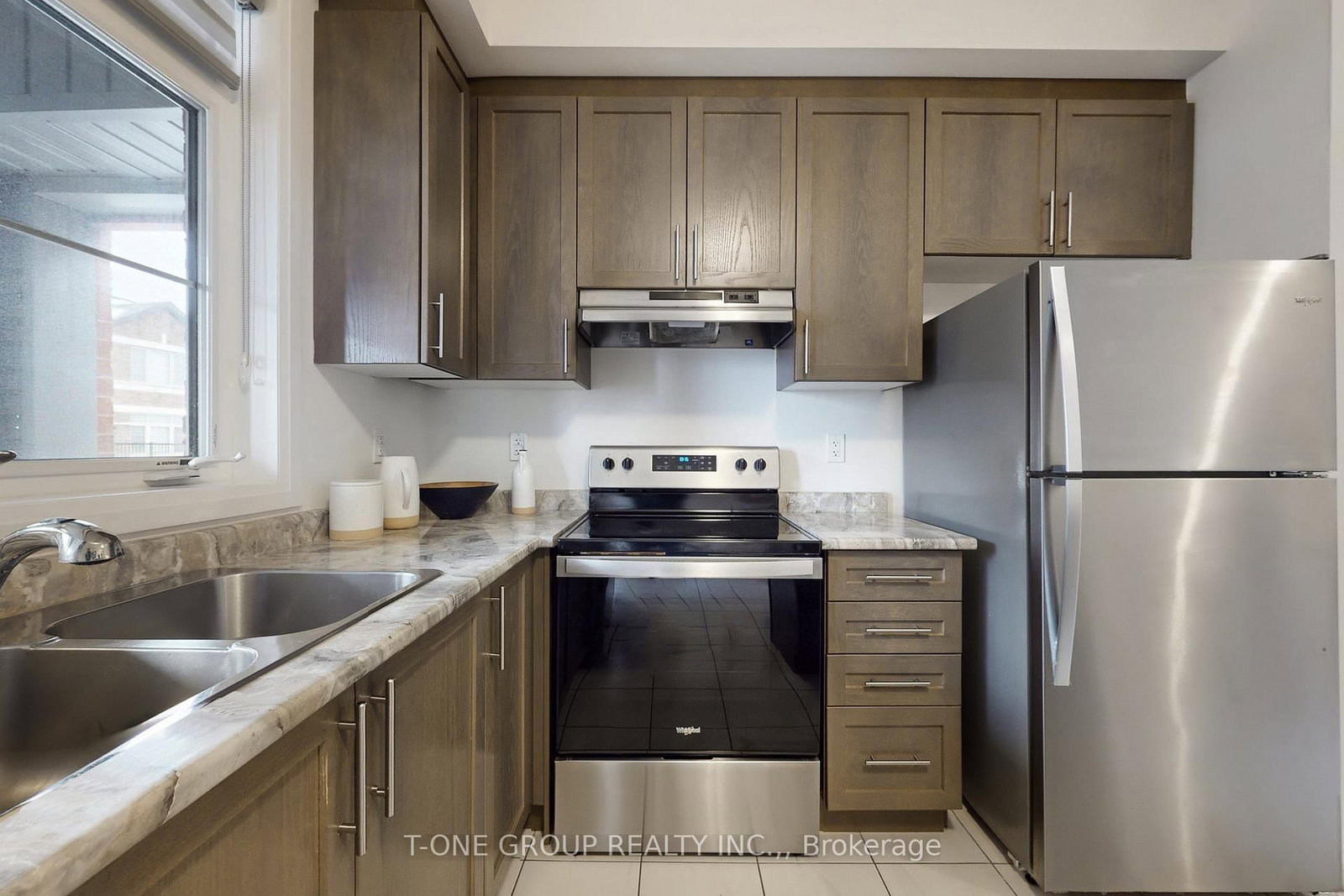 Townhouse for sale at 32 Stoeber Lane, Markham, Ontario, L6B 0S1 - Box Grove - MLS: N12926464