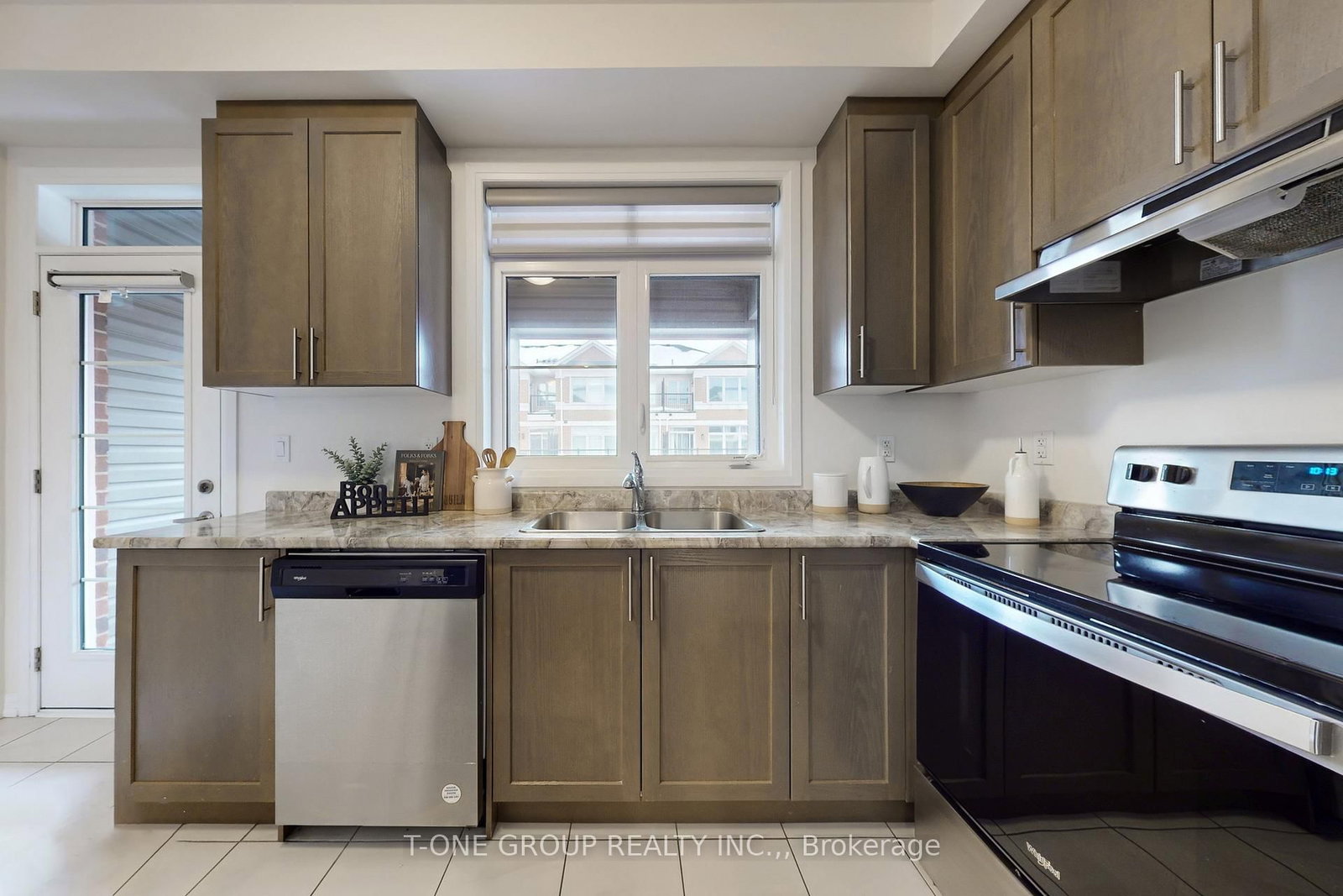 Townhouse for sale at 32 Stoeber Lane, Markham, Ontario, L6B 0S1 - Box Grove - MLS: N12926464