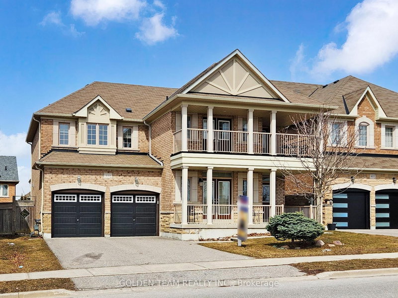 939 Memorial Circ, Newmarket, L3X 0B5 | Image 2