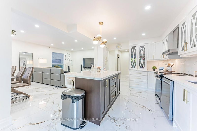 311 Conley St, Vaughan, L4J 2Z3 | Image 2