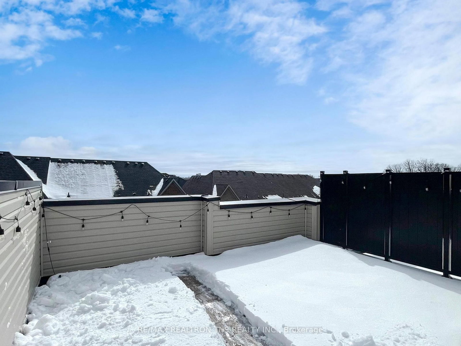 Townhouse for sale at 16 Herman Gilroy Lane, Markham, Ontario, L6C 3L7 - Angus Glen - MLS: N12927048