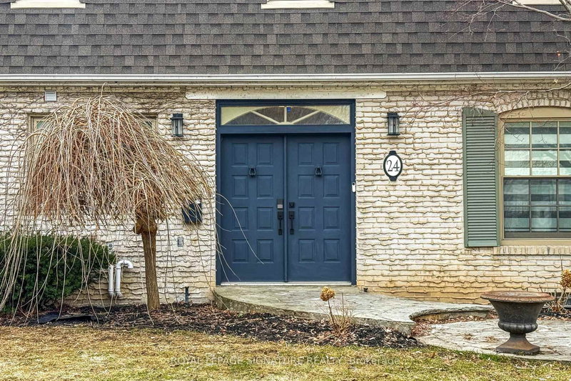 24 Laureleaf Rd, Markham, L3T 2X5 | Image 2