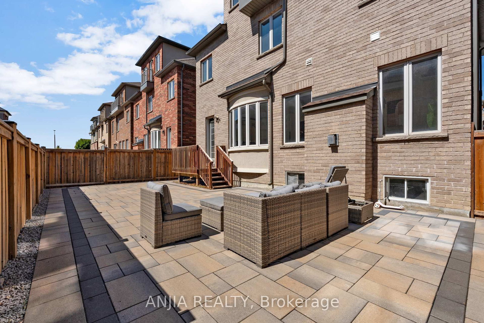 Detached House for sale at 9 Mario Avenue, Markham, Ontario, L6C 0X8 - Cachet - MLS: N12927162