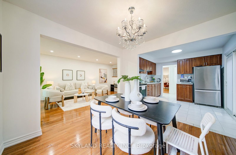 56 Upton Cres, Markham, L3R 3T4 | Image 2