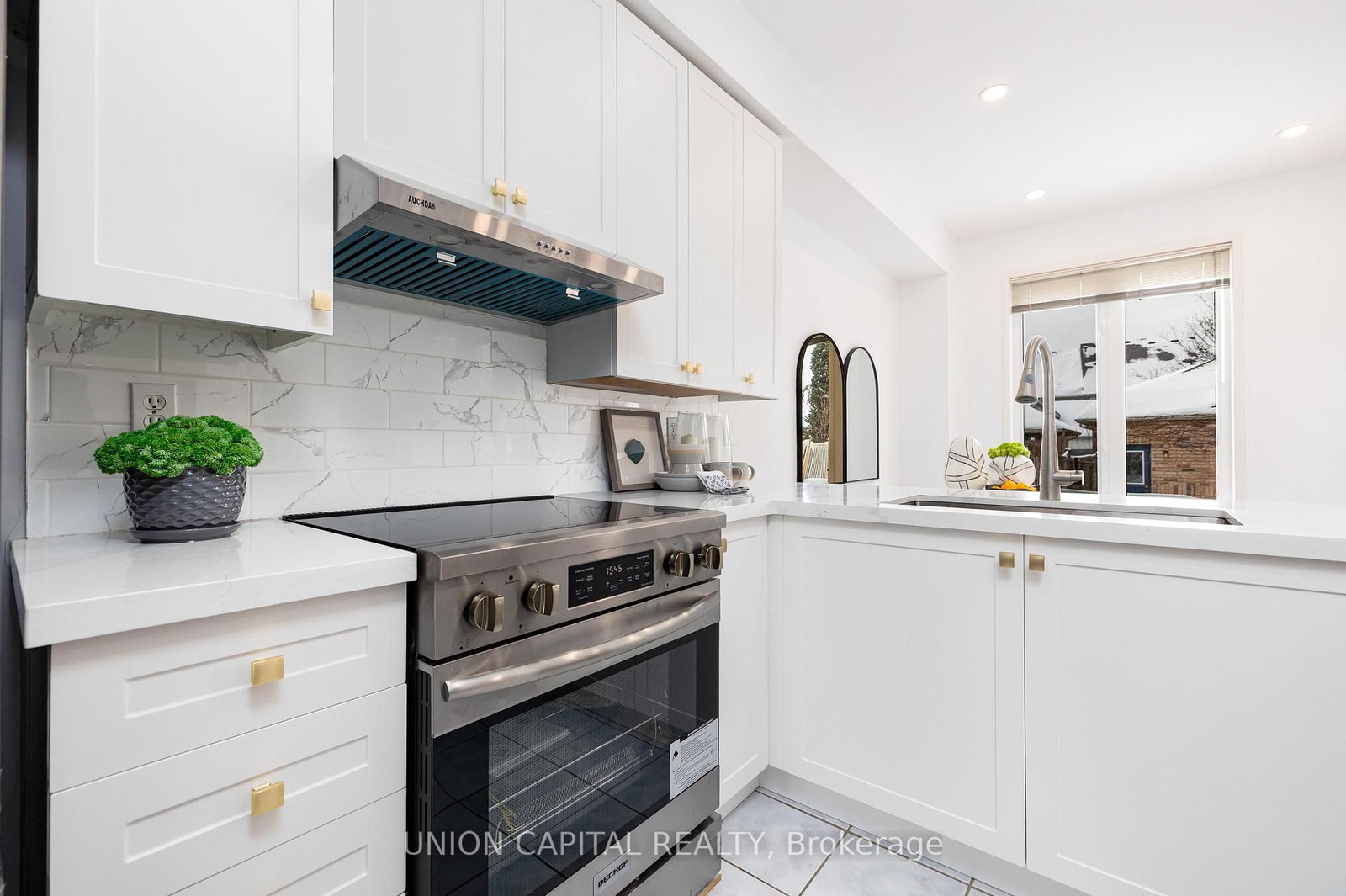 Townhouse for sale at 29 Queen's Plate Drive, Markham, Ontario, L6C 2A9 - Angus Glen - MLS: N12927968