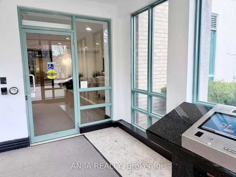 PH15 - 51 Baffin Crt SW, Richmond Hill, L4B 4P6 | Image 3