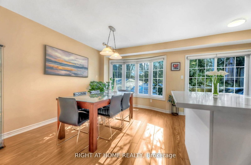 40 - 130 Mosaics Ave, Aurora, L4G 7L5 | Image 3