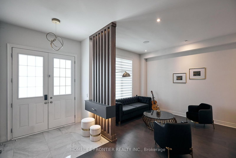 296 Ben Sinclair Ave, East Gwillimbury, L9N 0Z1 | Image 3