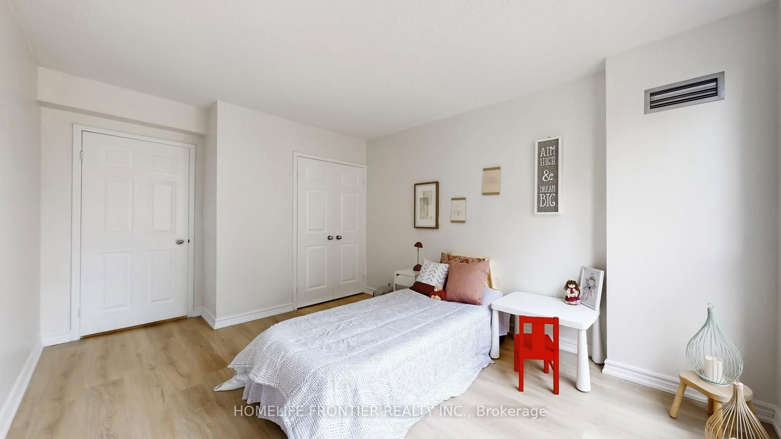 Condo for sale at 306-9 Chalmers Road, Richmond Hill, Ontario, L4B 3N3 - Doncrest - MLS: N12928752