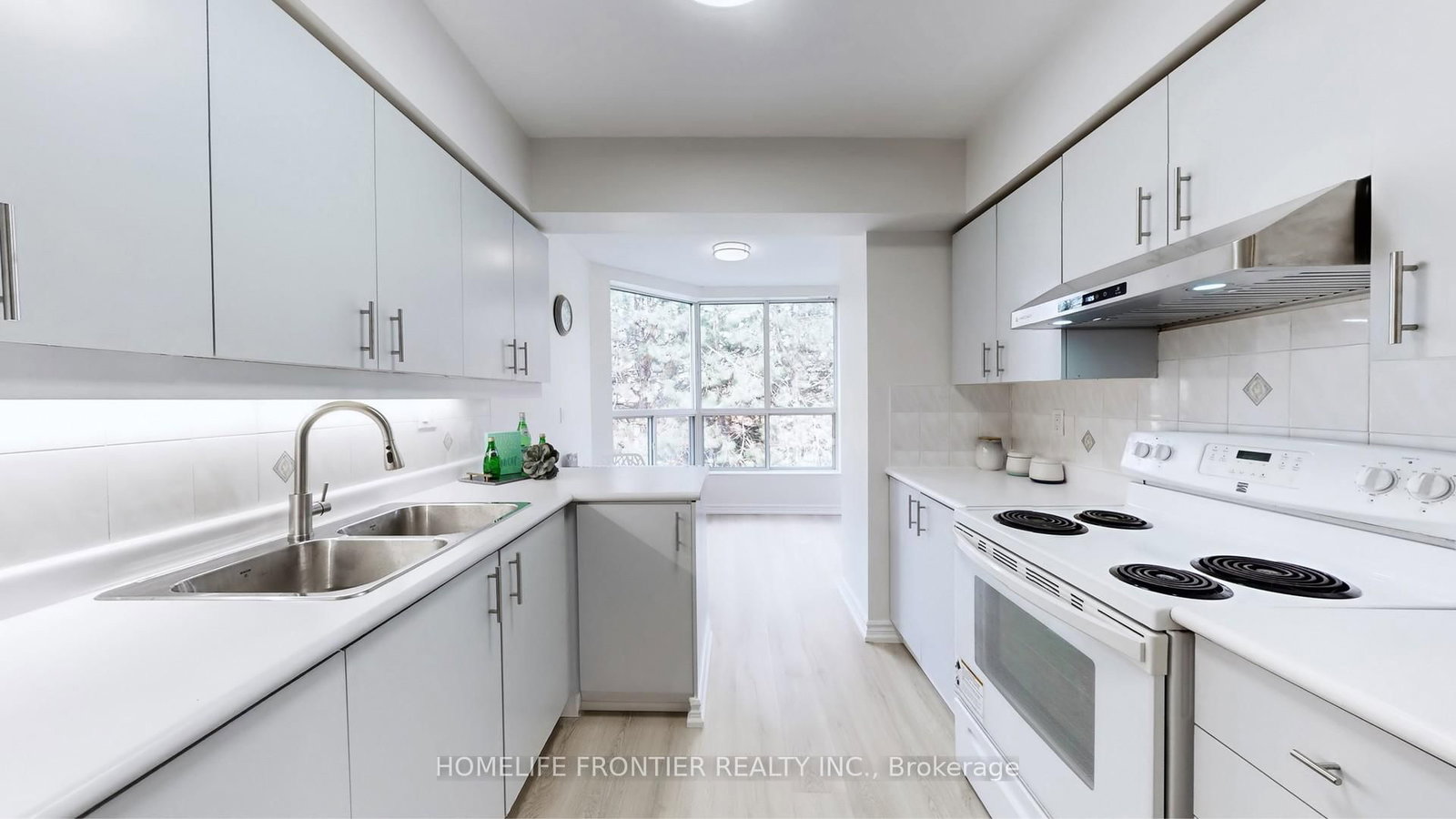 Condo for sale at 306-9 Chalmers Road, Richmond Hill, Ontario, L4B 3N3 - Doncrest - MLS: N12928752