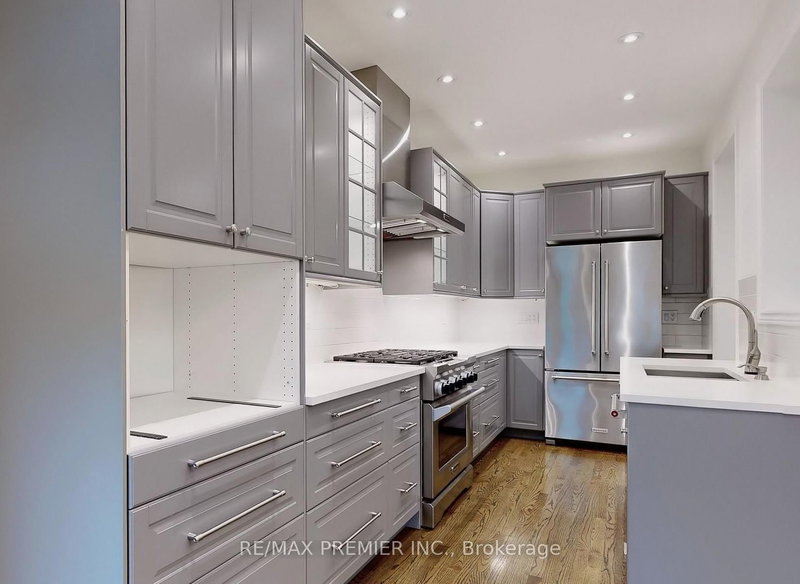 422 Lady Nadia Dr, Vaughan, L6A 4E8 | Image 3