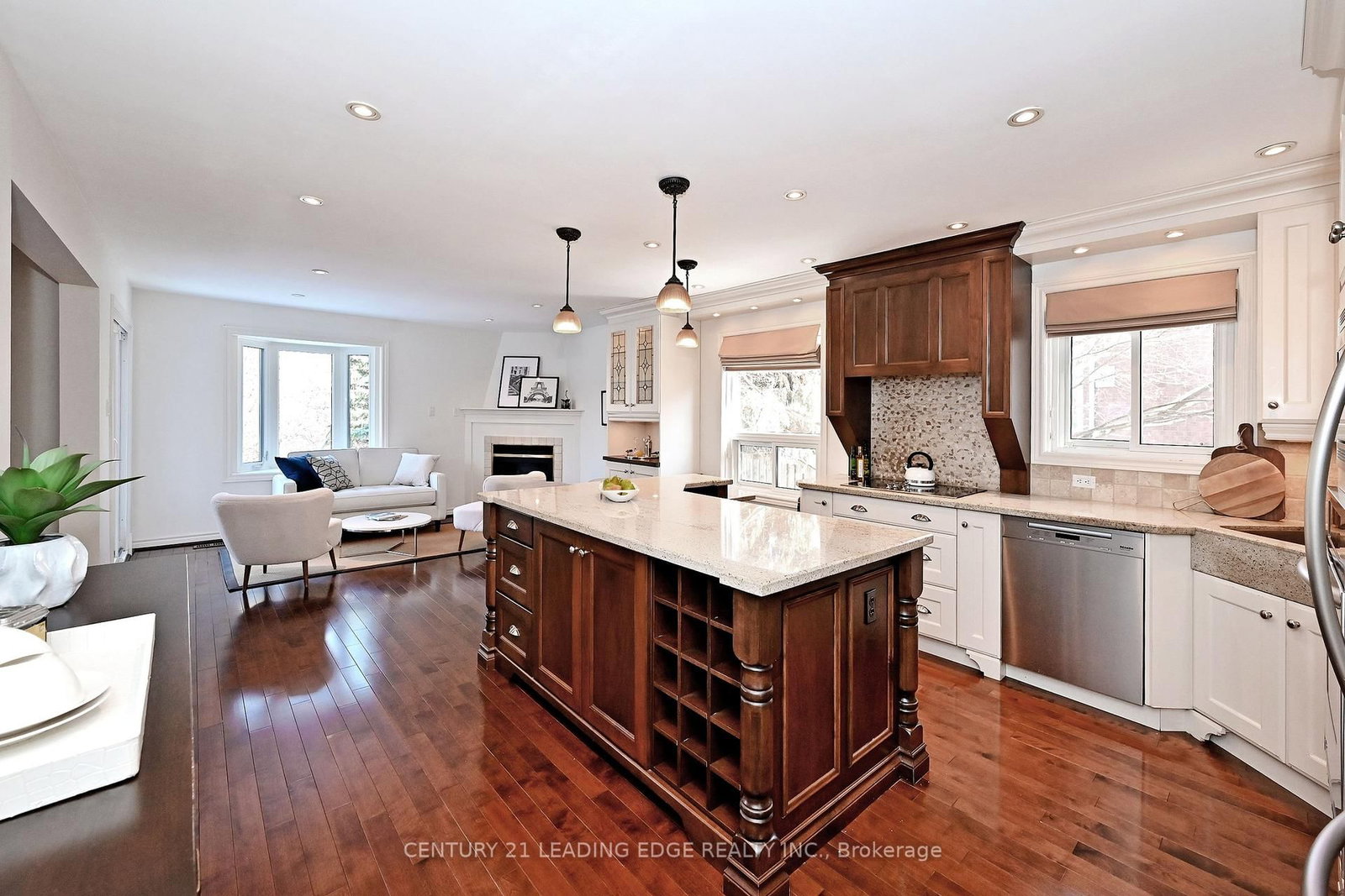 Detached House for sale at 34 Pandora Court, Richmond Hill, Ontario, L4S 1J4 - Devonsleigh - MLS: N12929488