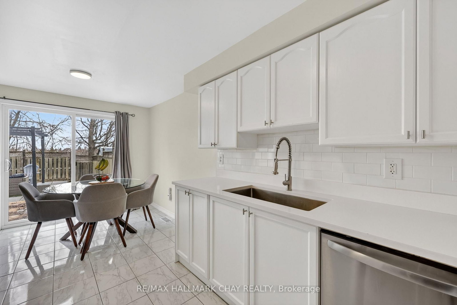 Townhouse for sale at 2057 Osbond Road, Innisfil, Ontario, L9S 0B6 - Alcona - MLS: N12929596