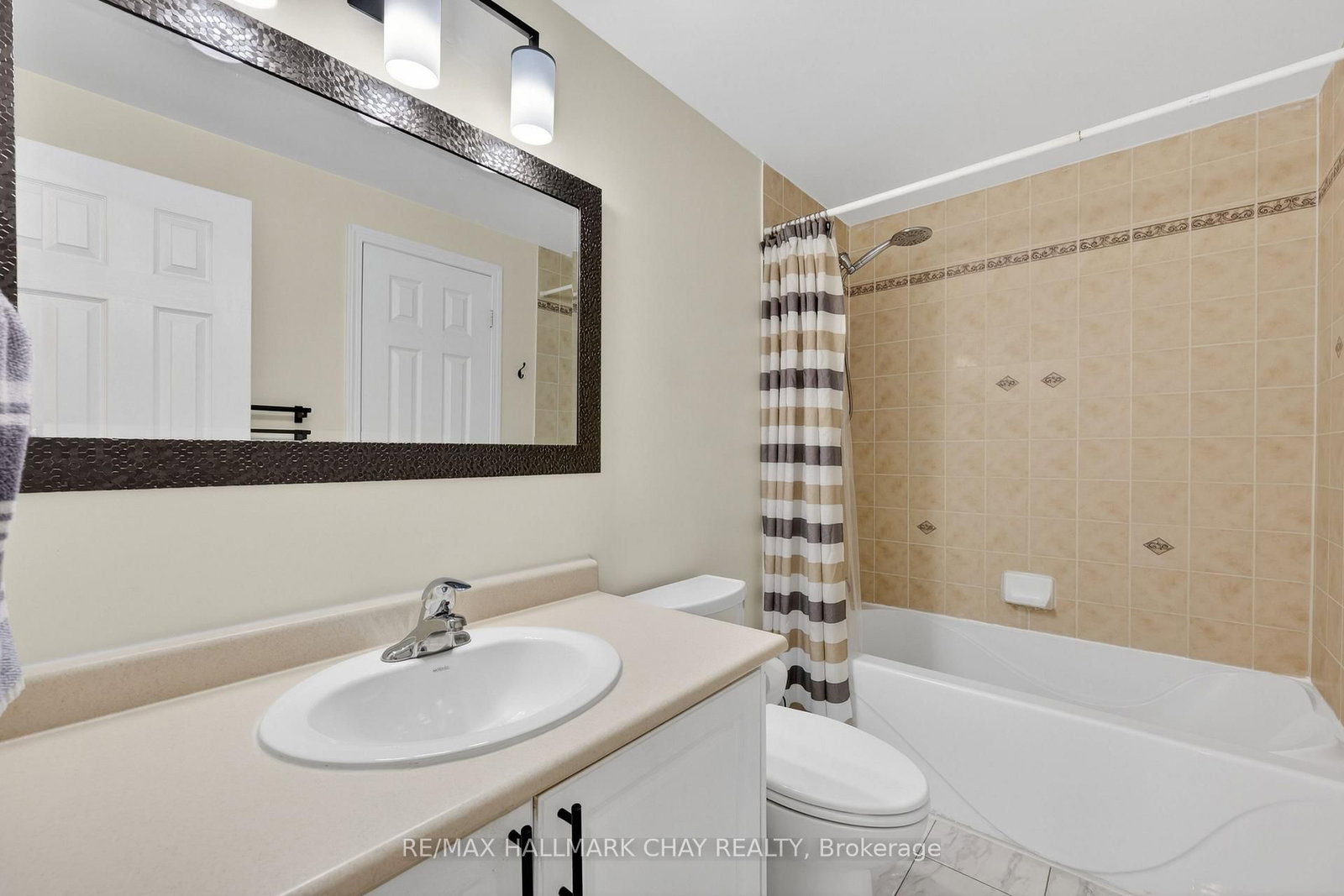 Townhouse for sale at 2057 Osbond Road, Innisfil, Ontario, L9S 0B6 - Alcona - MLS: N12929596