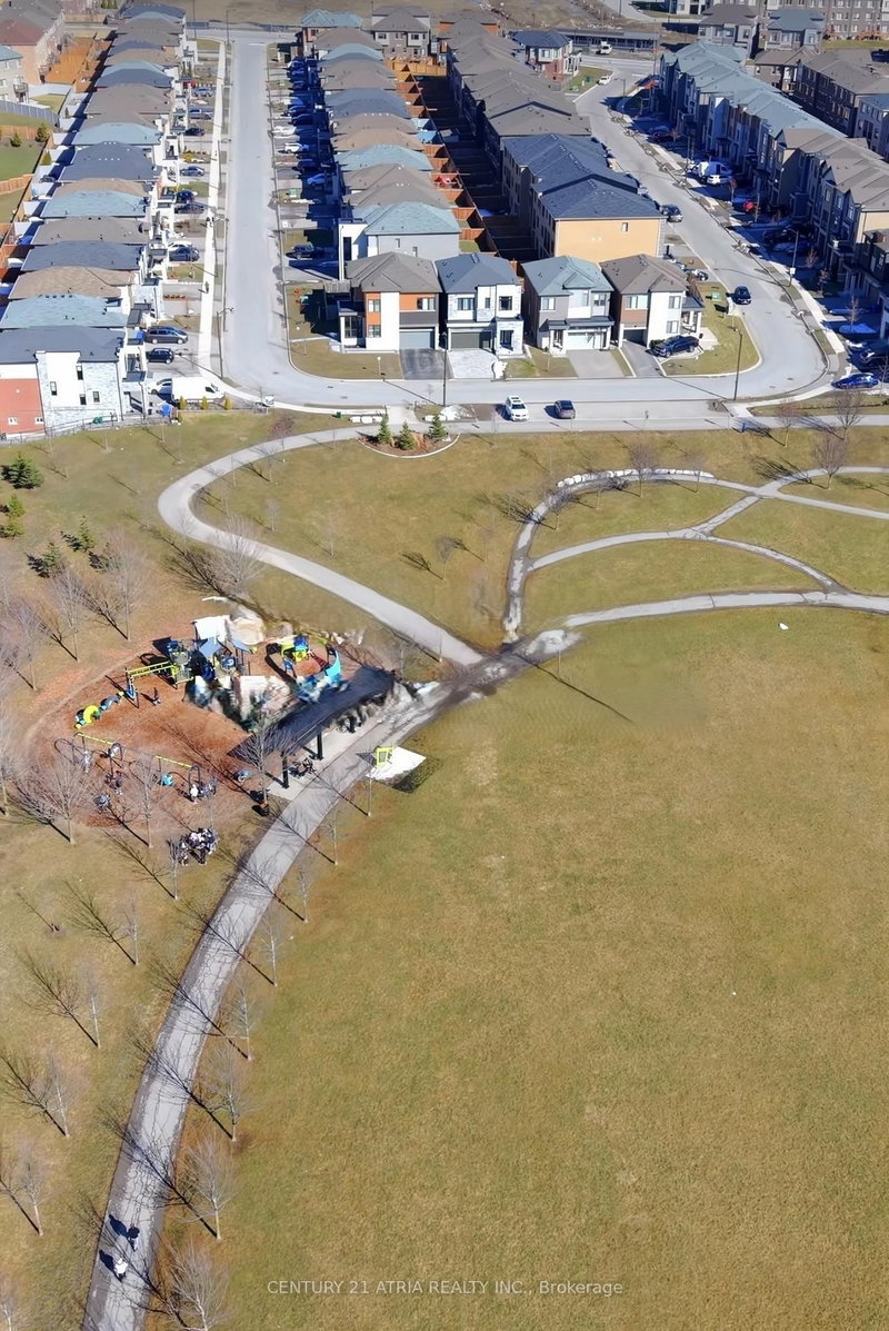 109 Vantage Loop, Newmarket, L3X 0K8 | Image 2