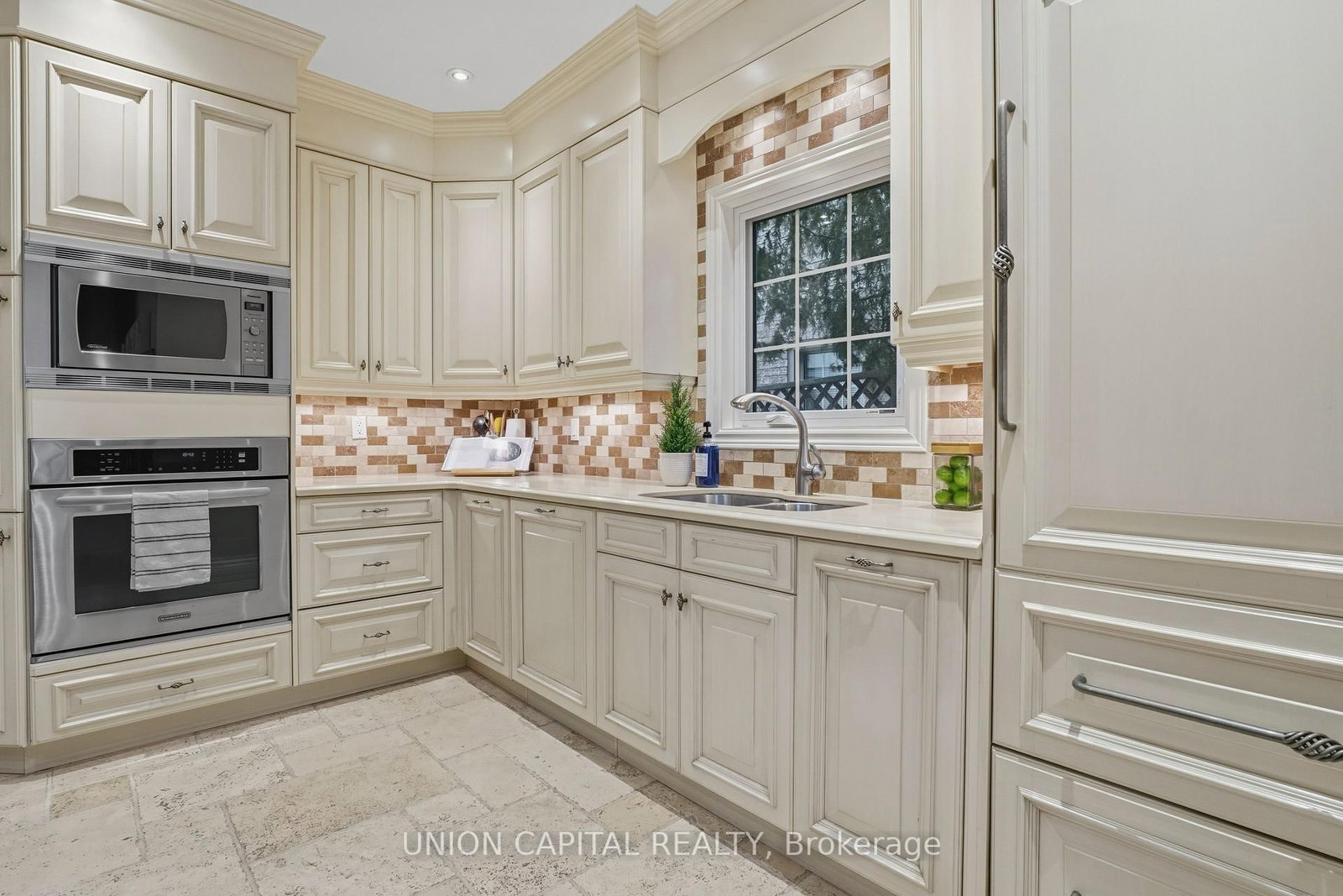 Detached House for sale at 110 Regent Street, Richmond Hill, Ontario, L4C 9P4 - Mill Pond - MLS: N12930460