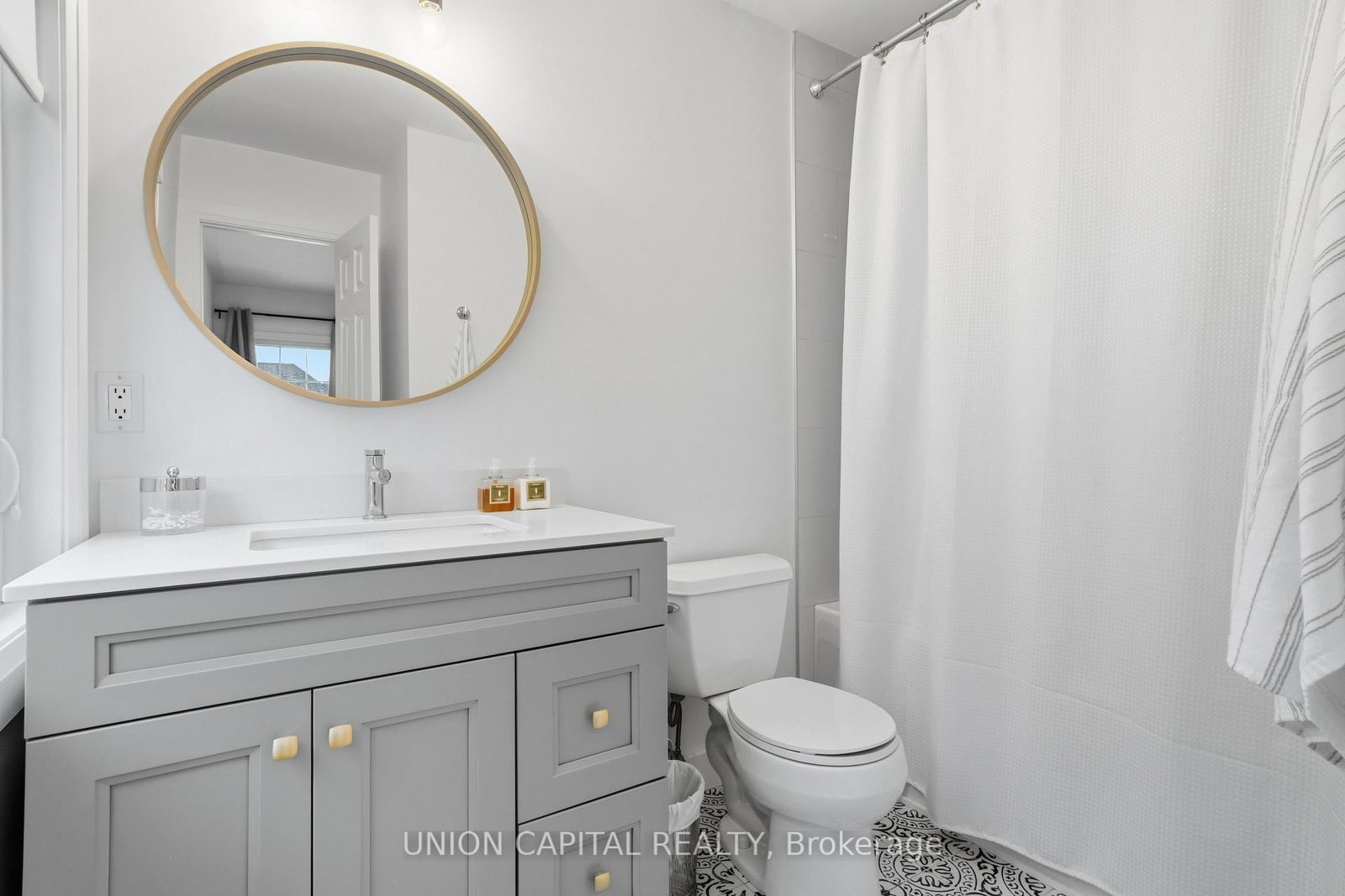 Detached House for sale at 110 Regent Street, Richmond Hill, Ontario, L4C 9P4 - Mill Pond - MLS: N12930460