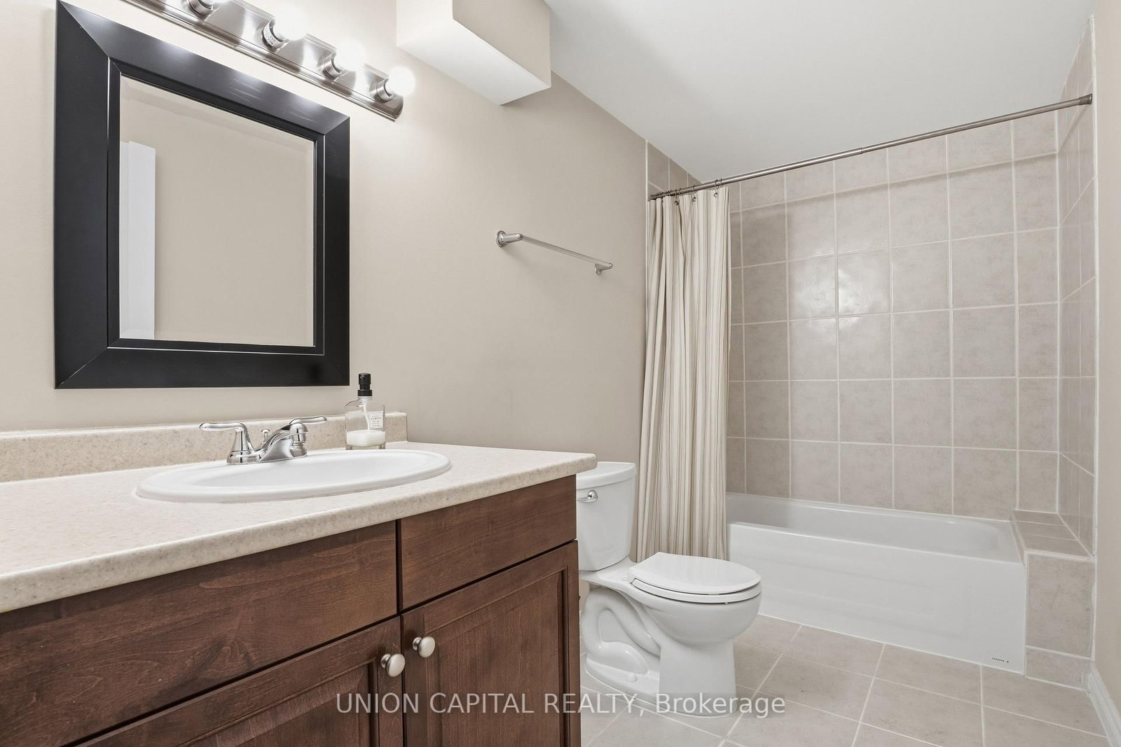 Detached House for sale at 110 Regent Street, Richmond Hill, Ontario, L4C 9P4 - Mill Pond - MLS: N12930460