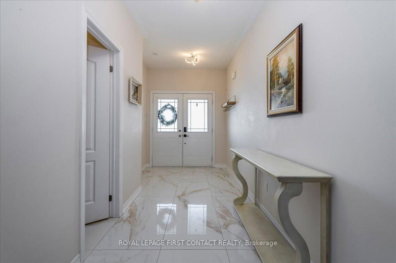 136 Noble Dr, Bradford West Gwillimbury, L3Z 2A5 | Image 2