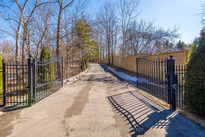 661 Wellington St W, Aurora, L4G 6J7 | Image 2