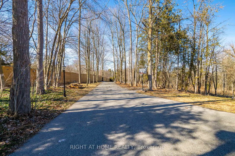 661 Wellington St W, Aurora, L4G 6J7 | Image 3