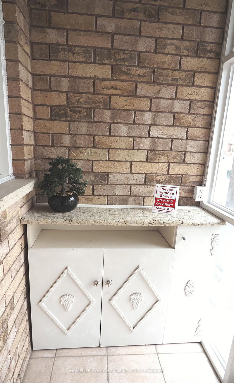 15 Amulet Cres, Richmond Hill, L4S 2S2 | Image 2