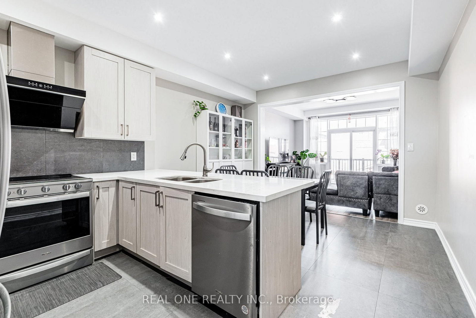 Townhouse for sale at 4798 16th Avenue, Markham, Ontario, L6C 0V8 - Berczy - MLS: N12931432