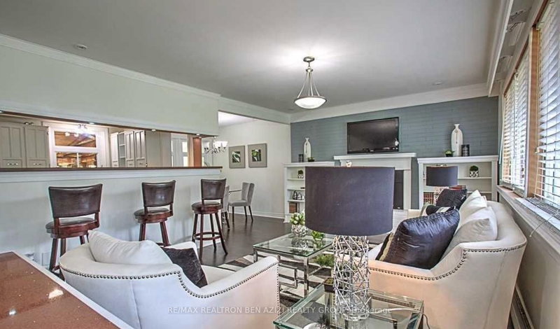 49 Don Mor Dr, Newmarket, L3Y 1G8 | Image 2