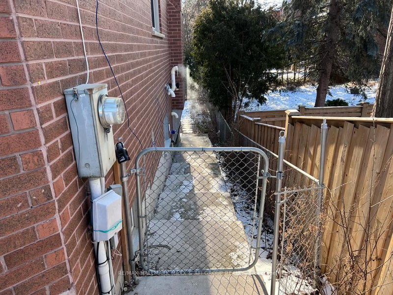 Lower - 625 Carrville Rd, Richmond Hill, L4C 6E5 | Image 2