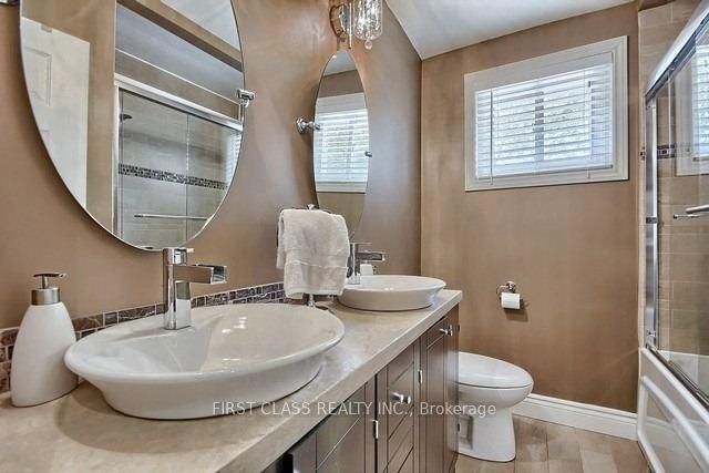 Upper - 28 Collins Cres, Aurora, L4G 2W2 | Image 3