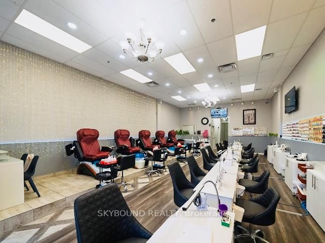 10 - 2499 Rutherford Rd, Vaughan, L4K 0J9 | Image 2