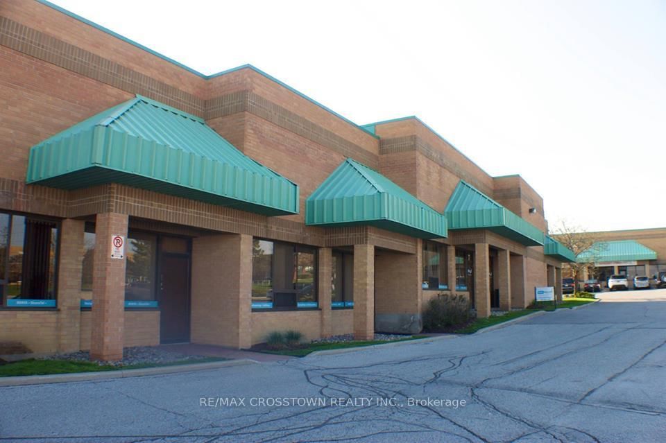 17075 Leslie Street, Unit 7-4