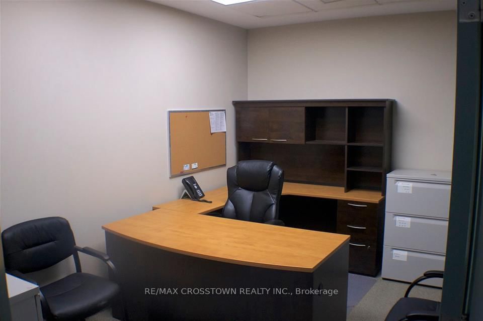 17075 Leslie Street, Unit 7-4 - Photo 9